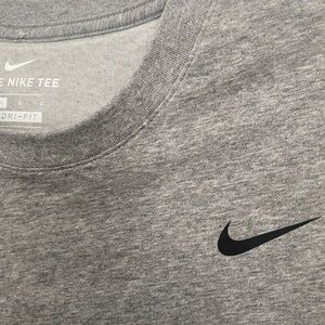 Brand new men’s Nike Dri-fit Tee